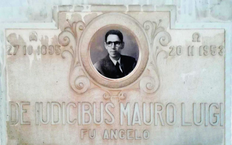 La lapide di Mauro Luigi de Iudicibus presso il cimitero di Molfetta (BA)
