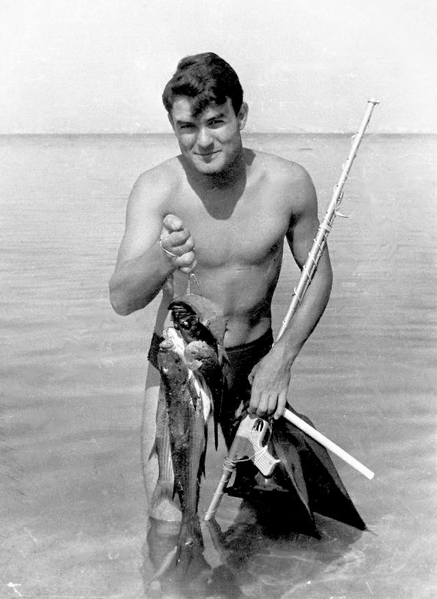 San Pietro (TA), 1950<br/>Dario a pesca subacquea