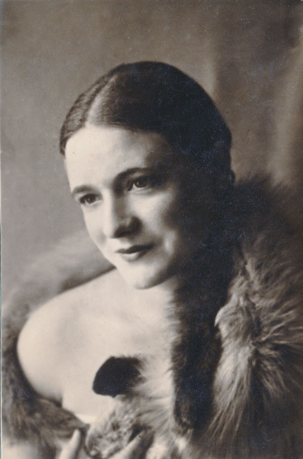 Taranto, 1926<br/>Lidia, ritratto da da giovane, appena sposata