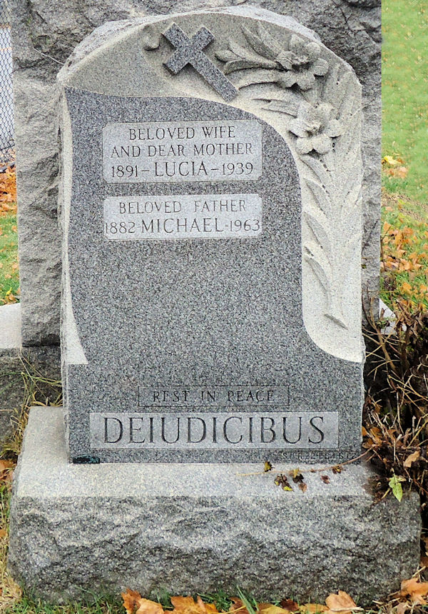 Lapide funeraria di Michael De Iudicibus e Lucia